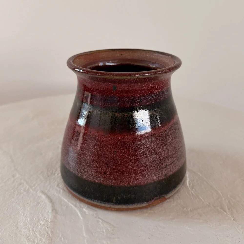 SMALL STUDIO POTTERY EGGPLANT PURPLE/BLACK GLAZED VASE BOHO COTTAGE-CORE SIGNED - Picture 3 of 7
